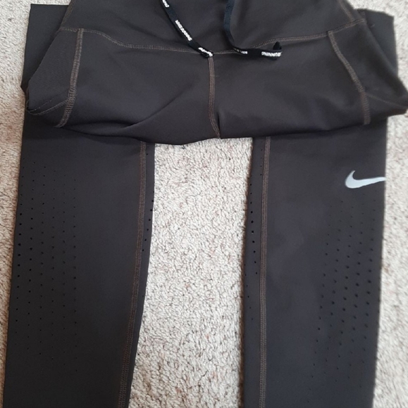 Nike leggings - Picture 2 of 10